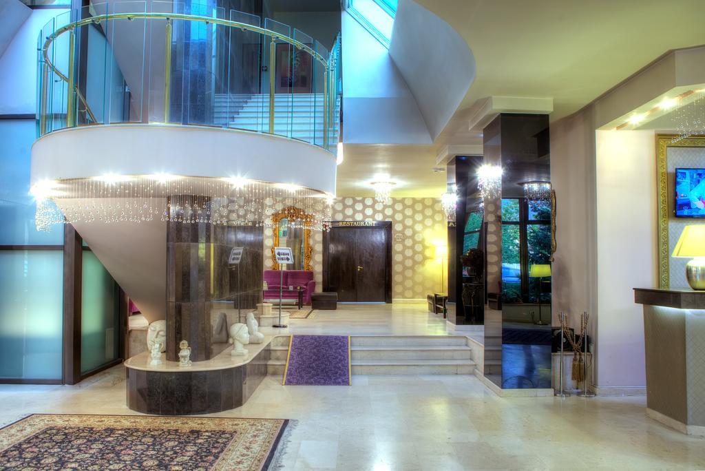 Hotel Dumbrava Bacau Luaran gambar